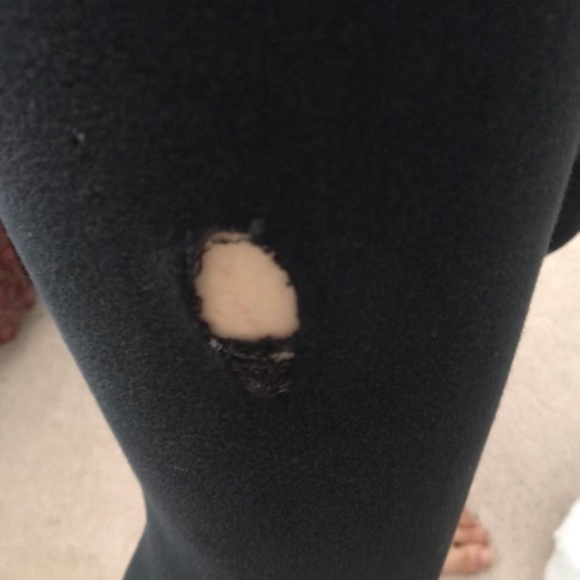 low rise damaged yoga capris - Picture 2 of 5